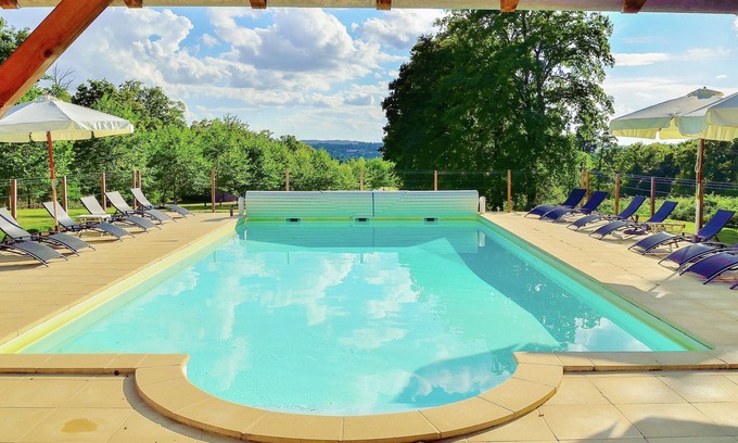 Oradour-sur-Vayres House | Elegant Villa with Heated Pool and Tennis Court Retreat