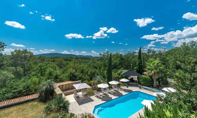 Saint-Paul-en-Foret Villa | Elegant Villa with Heated Pool and Ocean Views