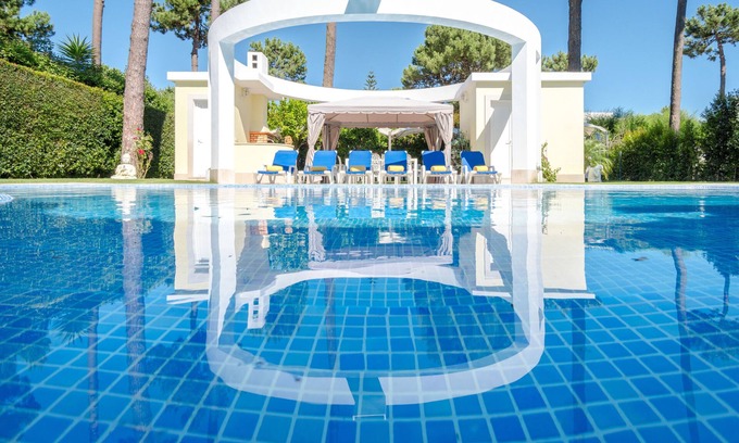 Charneca de Caparica e Sobreda Villa | Elegant Villa at Golf Resort with Pool & Ocean Views