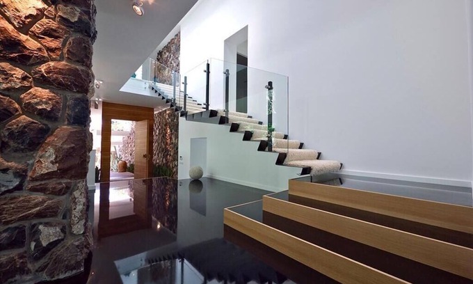 Herzliya Pituach Villa | Elegant 6-Bedroom Villa with Pool for Memorable Getaways