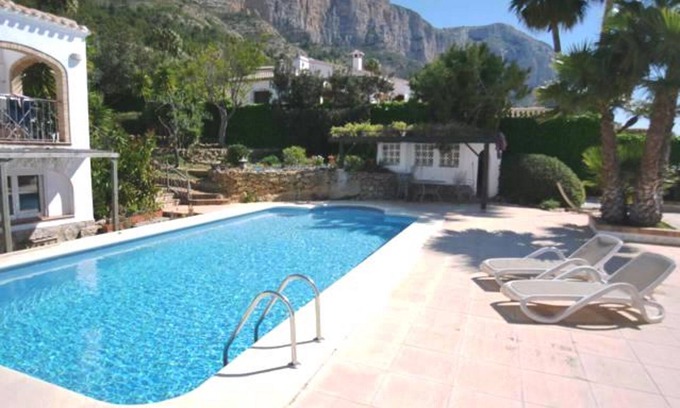 Ermita Villa | Elegant Villa with Private Pool and Lush Gardens, 9.4/10