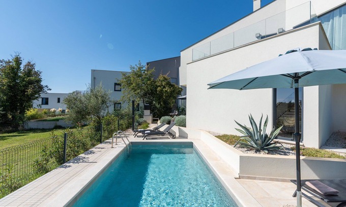 Vabriga Villa | Guest Rated 10/10: Villa Abstracta with Private Pool