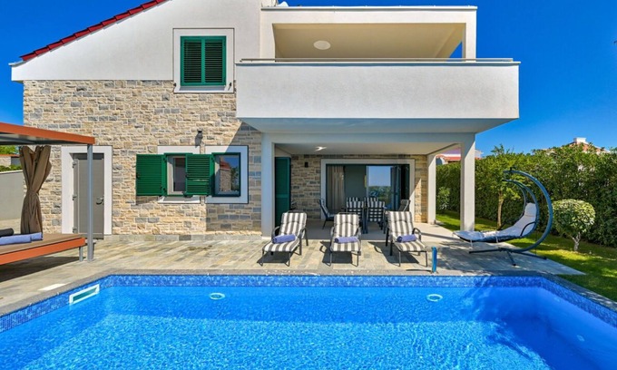 Novalja Villa | Elegant Villa Andromeda with Pool, Rated 10/10 by Guests