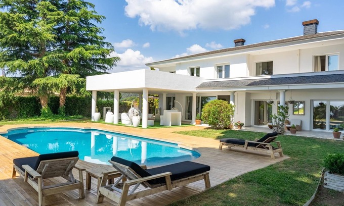 Arenys de Munt Villa | Exceptional Villa Buena Vista: Pool, Garden & Spa Retreat