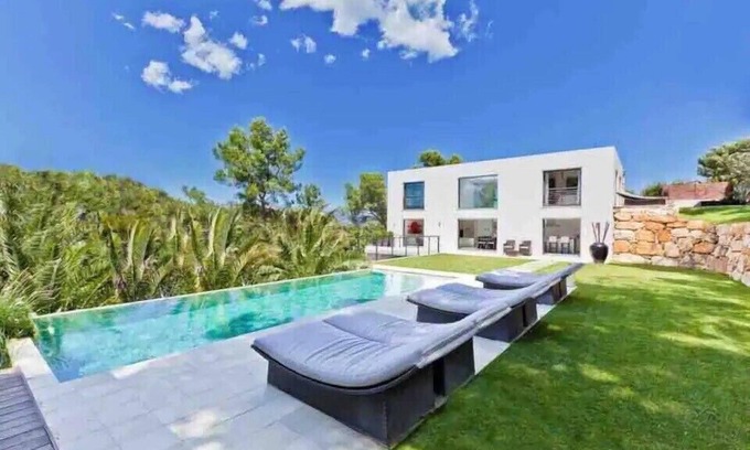 Vallauris House | Elegant Villa in Cannes with Pool, Sauna & Cinema Access