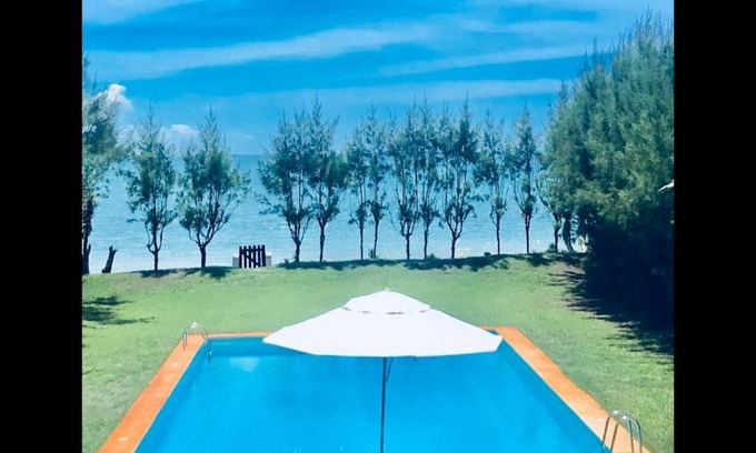 Arpoador Ski Chalet | Elegant Villa Casa do Sol with Oceanfront Pool & Beach