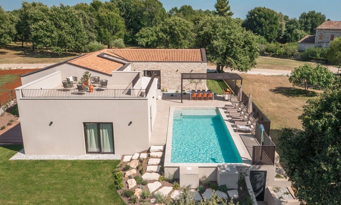 Tar Villa | Luxury Villa Casa Maria with pool and whirpool in Tar, Istria