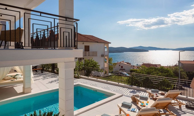 Okrug Gornji Villa | Elegant Villa de Mar with Private Pool & Spa Amenities