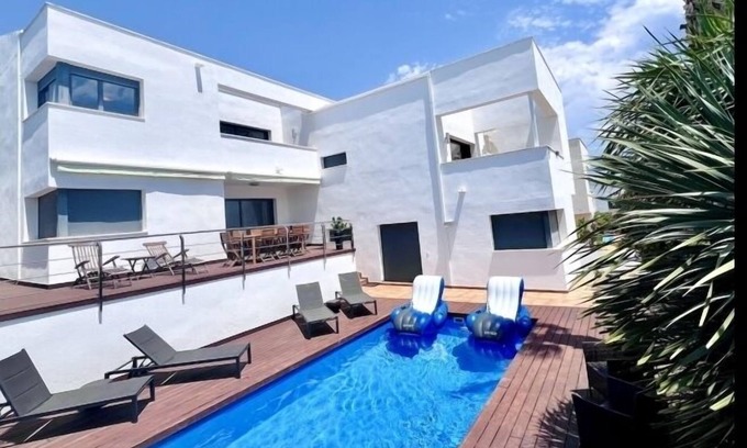 Calafell Villa | Elegant R64 Villa Déjà View, 950m from the Beach