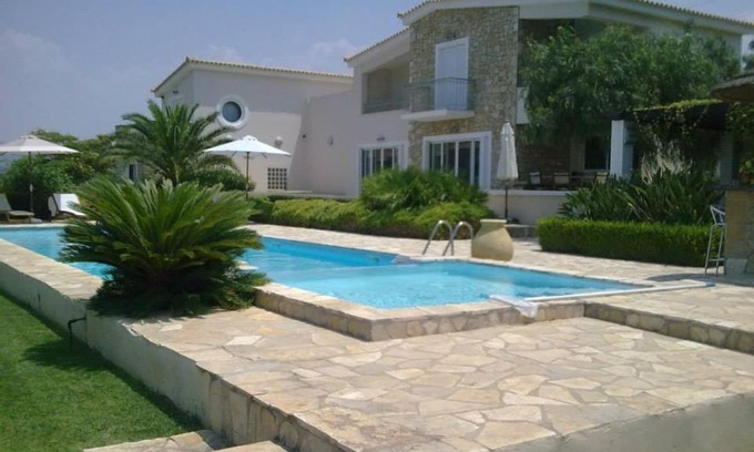 Kiparissia Villa | Elegant Villa Flora Kiparissia: 4-Star Family Escape