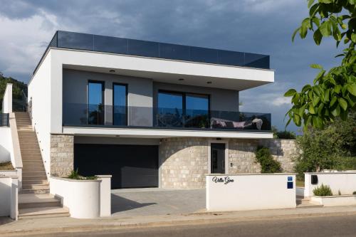 Orasac Villa | Elegant Villa Gina: 4-Star Stay with Pool & Breakfast