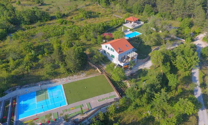 Muc Villa | Elegant Villa HEAVEN No. 2 with Heated Pool near Split