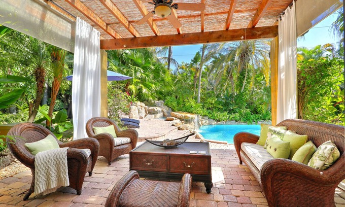 Palmetto Bay Villa | Indulgent Villa-Hotel Vizalli with Heated Pool & Spa