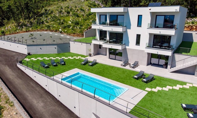 Zagore Villa | Elegant Villa Amataa with Pool, Hot Tub & Pet-Friendly Perks