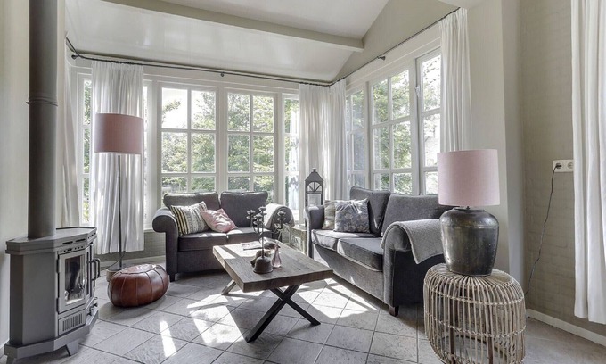 Uden Villa | Relaxing Retreat at Bedafse Bergen - Pet Friendly & Pool
