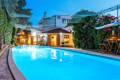 Rogoznica Villa | Elegant Villa in Rogoznica with Pool & Pet Friendly Amenities