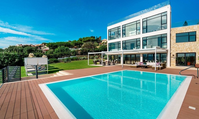 Plemmirio Villa | Beautiful Villa in Sicily with Pool, AC & Great Location