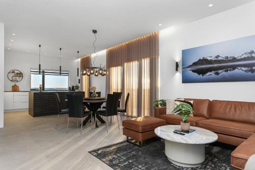 Sveitarfelagid Olfus Villa | Elegant Villa in the South - Prime Location with Hot Tub