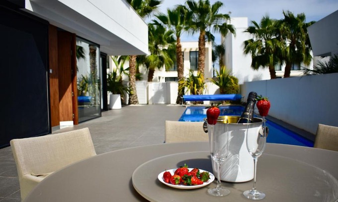 Rojales Villa | Elegant Villa LAGUNA - Oceanfront Stay in Ciudad Quesada