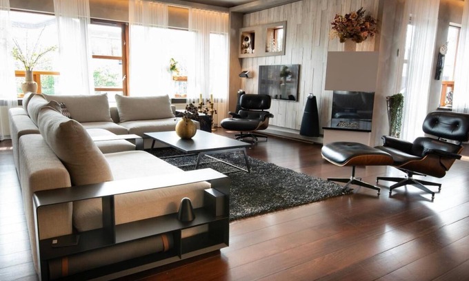 Hafnarfjordur House | Exclusive Ocean View Villa: Rated 10/10, Family Friendly!