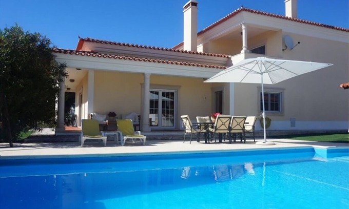 Caldas da Rainha Villa | Elegant Villa with Private Pool & Lagoon Views, Rated 9.4