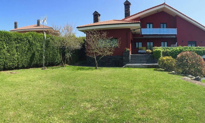 Valdemora Ski Chalet | Idyllic Villa Retreat in Oviedo: Nature, Spa & Hot Tub
