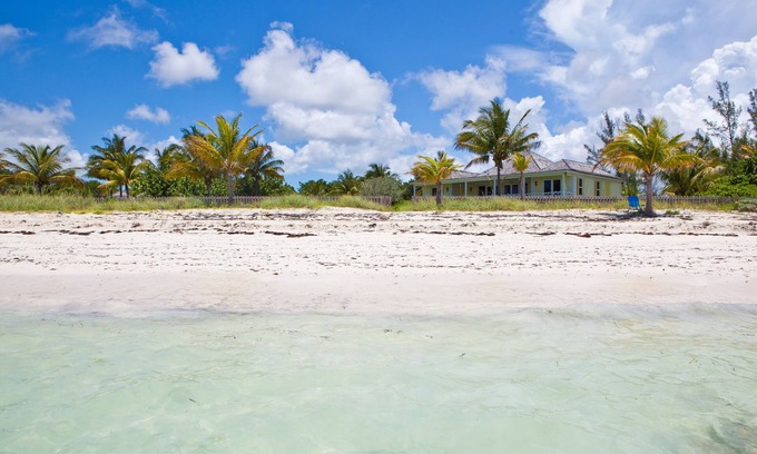 Freeport House | Beachfront Villa with Pool & Ocean Views - Rated 10/10