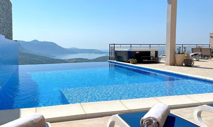 Zavala Villa | Premier Villa Rock with Pool & Ocean View near Dubrovnik