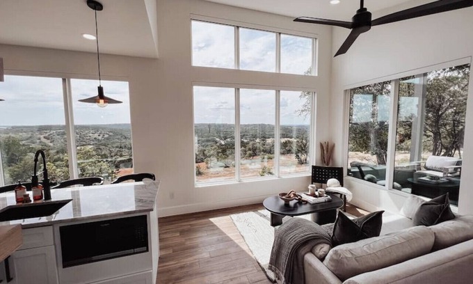 Dripping Springs House | Luxury Villa | Stunning Views | Hot Tub | Fire Pit