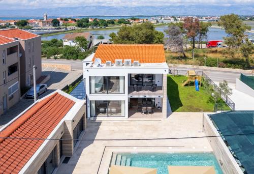 Nin Villa | Elegant Villa Salt & Stone with Spa and Ocean Views