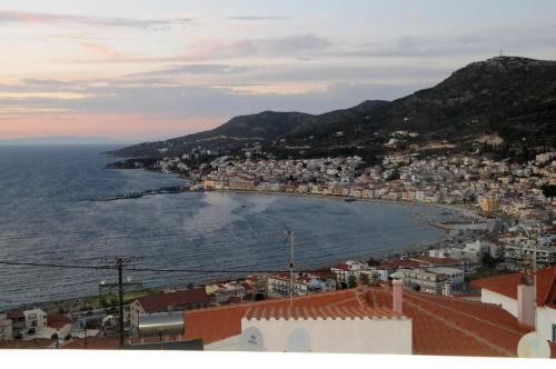 Vathi Apartment | Exclusive Villa Samos: Top-Rated with Hot Tub & Family Friendly