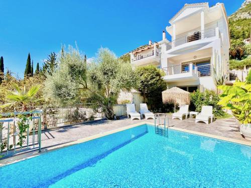 Perigiali Villa | Elegant Villa San George with Private Pool & Ocean View