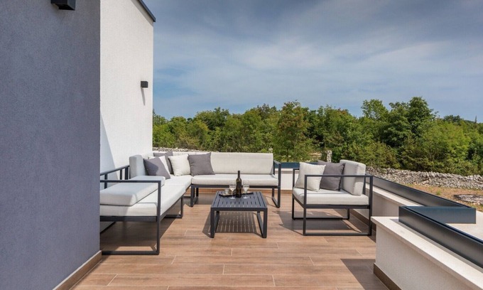 Jursici Villa | Discover Splendour Skicini-Pula: Pool & Private Garden Oasis