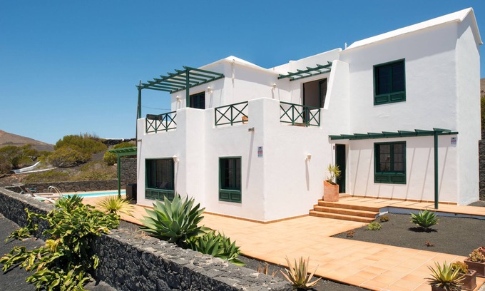 Conil Villa | Elegant Villa with Pool and Ocean Views for Unforgettable Stays