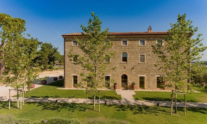 Sarteano Villa | Idyllic Tuscany Villa with Pool and Scenic Views
