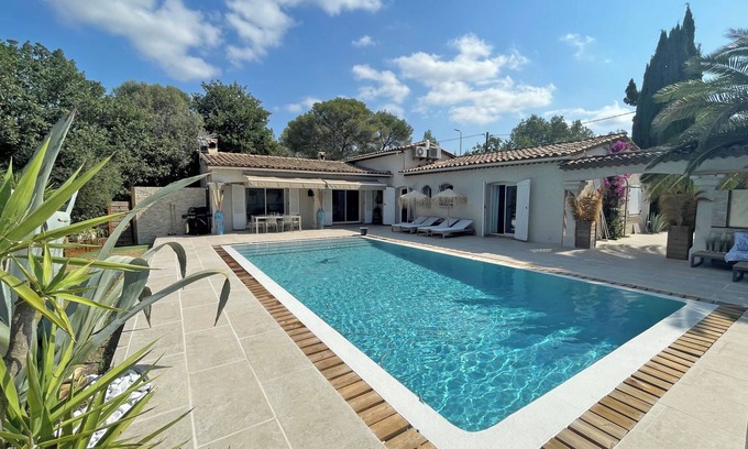 Puget-sur-Argens Villa | Elegant Villa with Private Pool, 10 km from the Sea