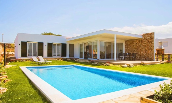 Coves Noves Villa | Exquisite Villa with Breathtaking Ocean Views and Pool