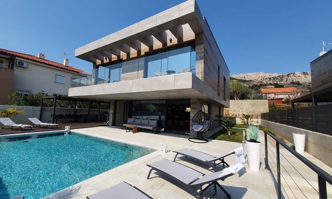 Baska House | Elegant Villa with Pool and Oceanfront Views in Baška
