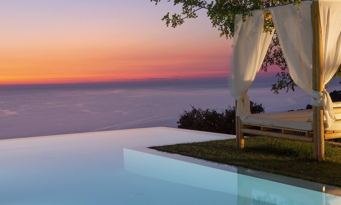 Lefkas Villa | Seaside Villa with Private Pool & 9.8/10 Guest Rating