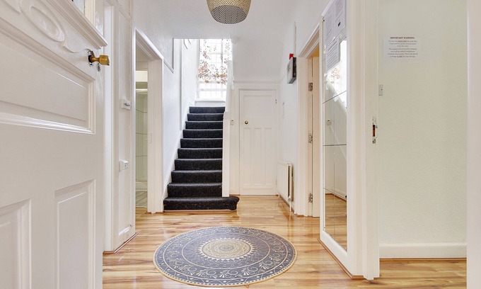 Bournemouth City Centre Villa | Beachside Villa with Hot Tub and Ocean Views for Families