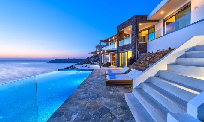 Stavros Villa | Beautiful Villa with Infinity Pool & Sea Views in Chania