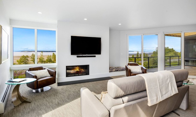 South Addition Villa | Oceanfront Villa with Hot Tub & Breathtaking Inlet Views