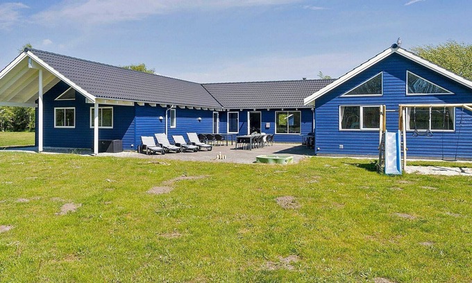 Bøtø By House | Ideal Holiday Home for 20 in Væggerløse - Pet Friendly & Pool