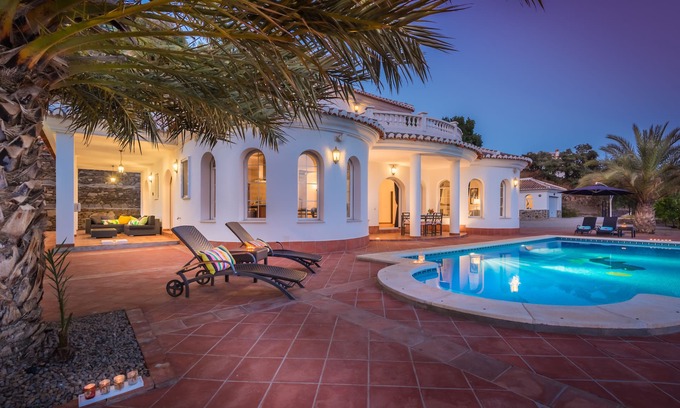 Sayalonga Villa | Escape to a Private Pool Villa Surrounded by Nature