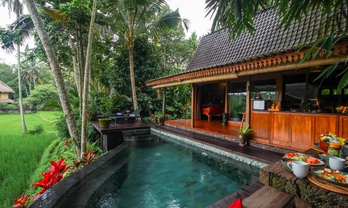 Sambahan Villa | Private Pool Villa with Kitchen - Perfect for Families!