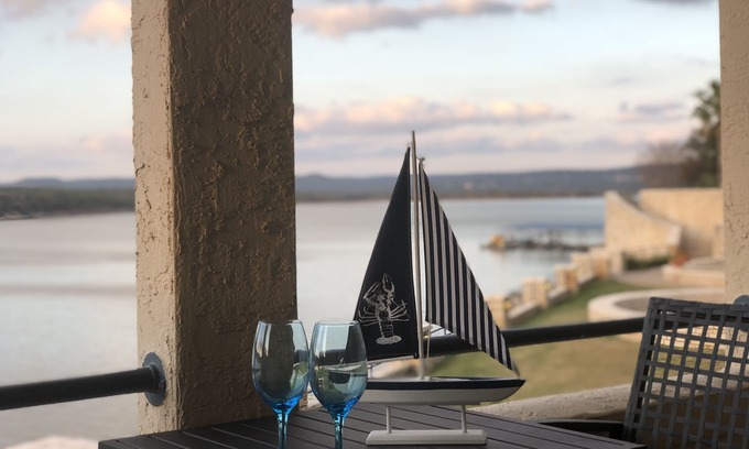 Lago Vista Condo | Breathtaking Lake View Villa with Pool & Spa Amenities