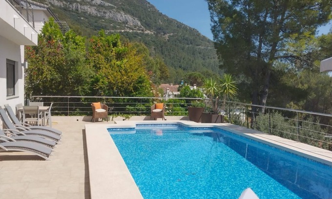 La Drova Villa | Elegant Villa with Breathtaking Views & Private Pool