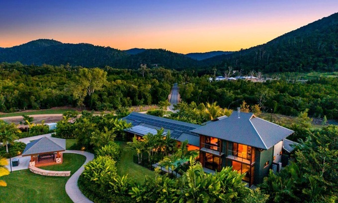 Airlie Beach House | Explore Aqua at Yangaro: Family-Friendly with Parking