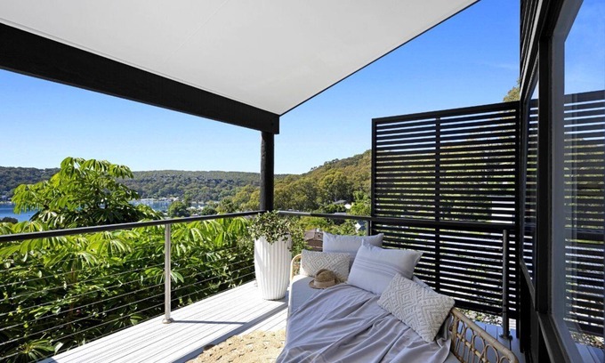 Wagstaffe House | Relax at Bouddi Bungalow with Spa & Breakfast in Wagstaffe