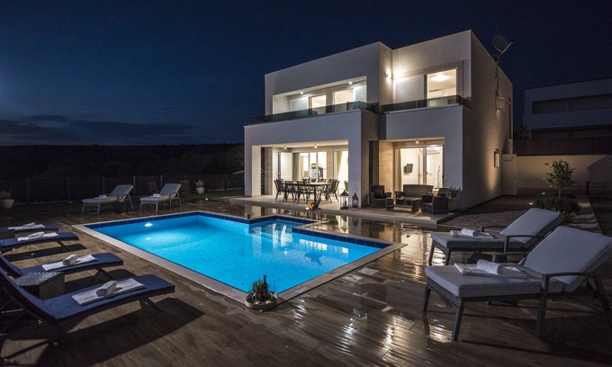 Novalja Villa | Elegant Villas Royal II with Private Pool and Ocean View